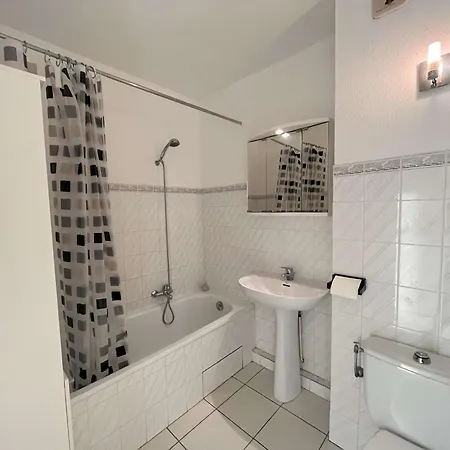 T2/mezzanine Avec Piscine Et Terrasse, A 5 Min De La Plage, St-raphael - Fr-1-226a-148 Apartment