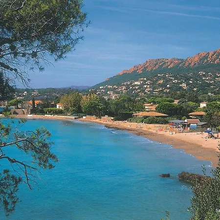 Apartment T2/mezzanine Avec Piscine Et Terrasse, A 5 Min De La Plage, St-raphael - Fr-1-226a-148