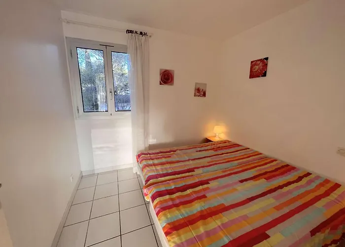 Calme Avec Terrasse A St Raphael, Proche - Fr-1-226a-148