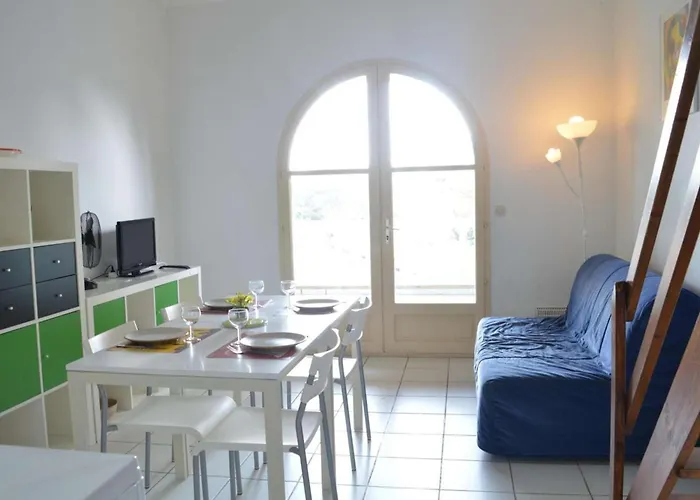 Calme Avec Terrasse A St Raphael, Proche - Fr-1-226a-148 Διαμέρισμα *
