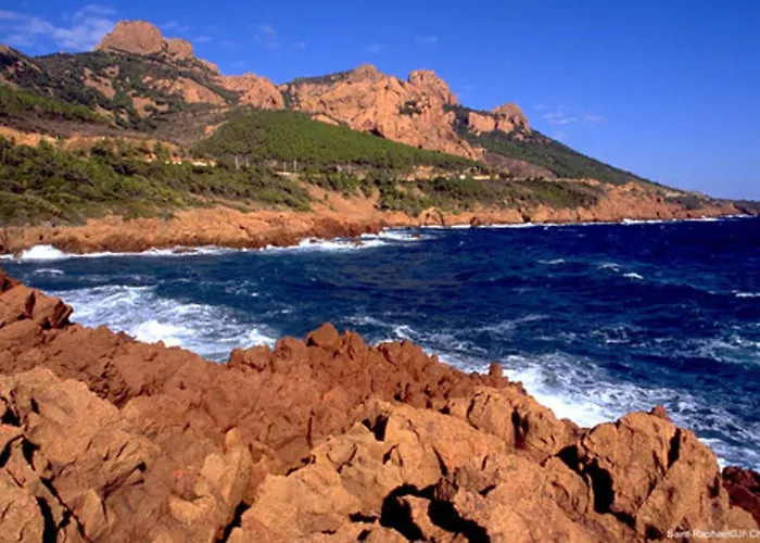 Calme Avec Terrasse A St Raphael, Proche - Fr-1-226a-148 *